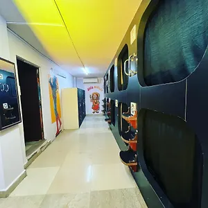  Hostel Madsquad Dorms &
